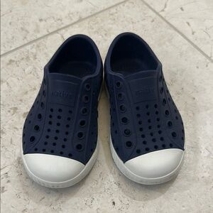 Native toddler Jefferson shoes - toddler walker, navy and white
